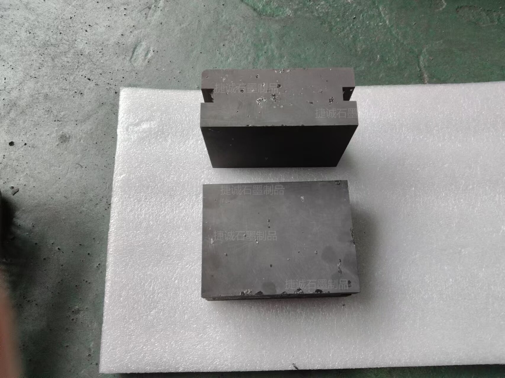 高分子擴(kuò)散焊機(jī)石墨電極塊，軟連接石墨塊，抗氧化石墨塊，擴(kuò)散焊治具，極柱焊接石墨塊，高分子擴(kuò)散焊機(jī)石墨塊，軟連接石墨塊生產(chǎn)廠家